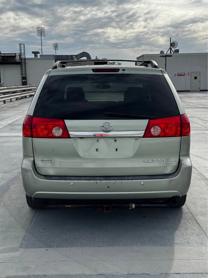 2008 Toyota Sienna · XLE - photo 4