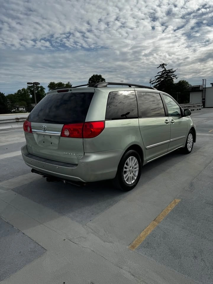 2008 Toyota Sienna · XLE - photo 5