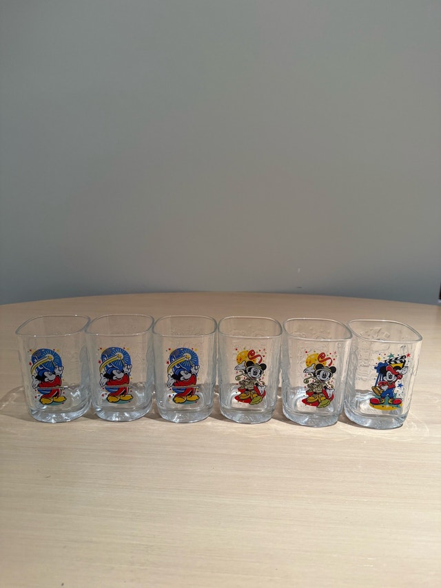 Disney Walt Disney World 2000 Mickey Mouse Glasses Set of 6