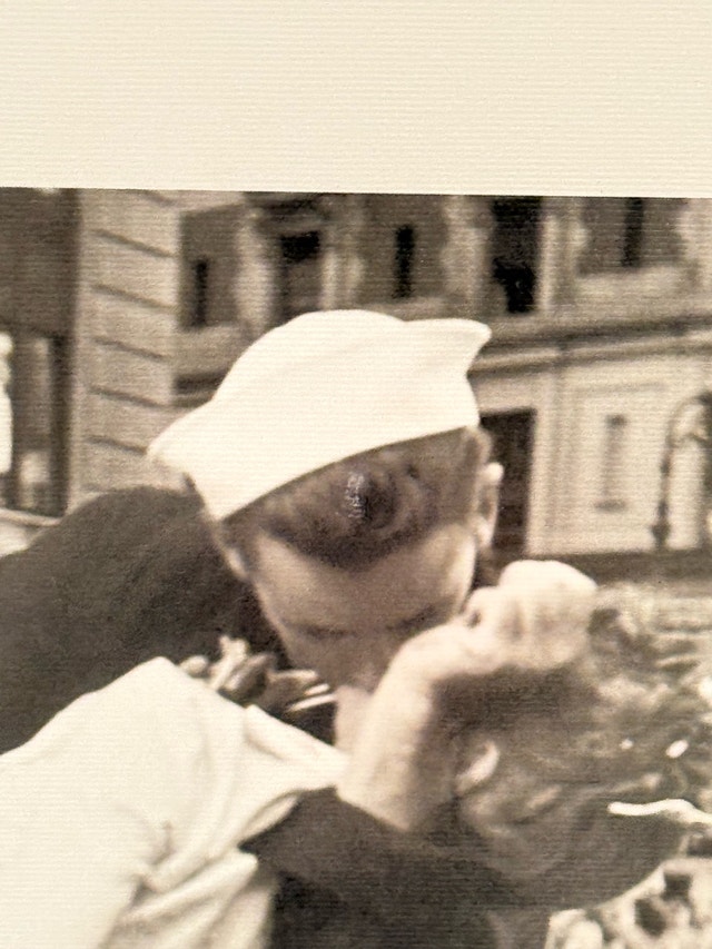 Kissing the War Goodbye Framed Photo - photo 3