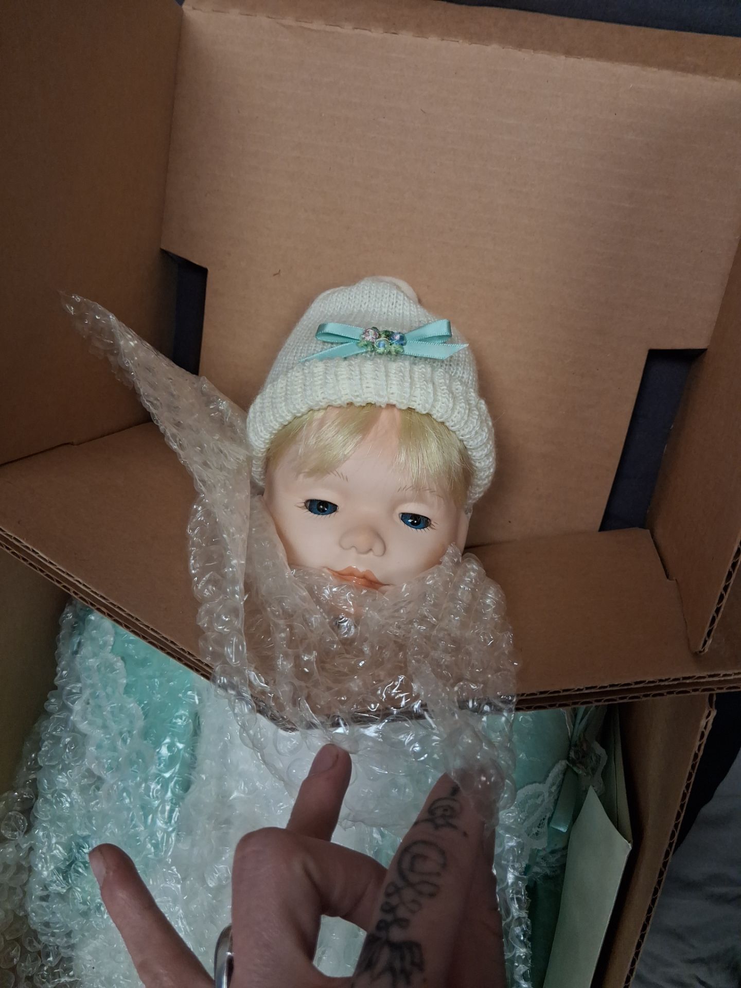 Vintage Collectible Porcelain Baby Doll - World Gallery - photo 2
