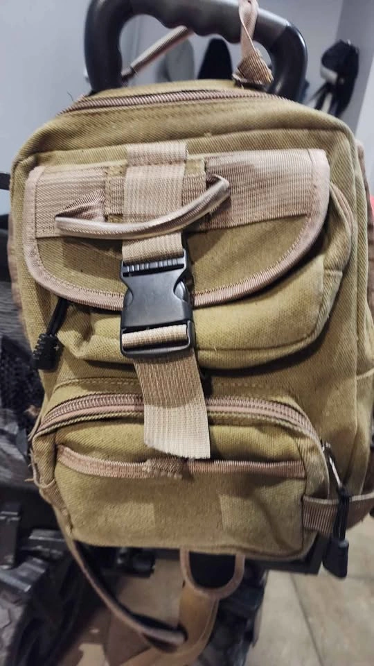 Olive green canvas sling bag - photo 3