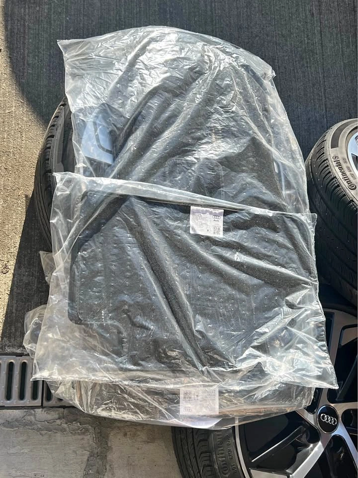 OEM Audi Q5 Floor Mats