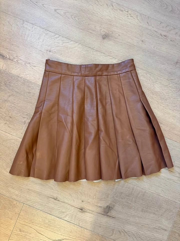 Aritzia Sun·deh leather pleated skirt
