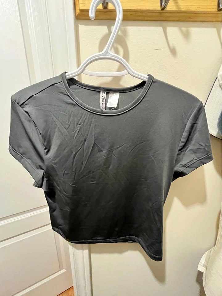 H&M Divided Short Sleeve Crop Top Size Large