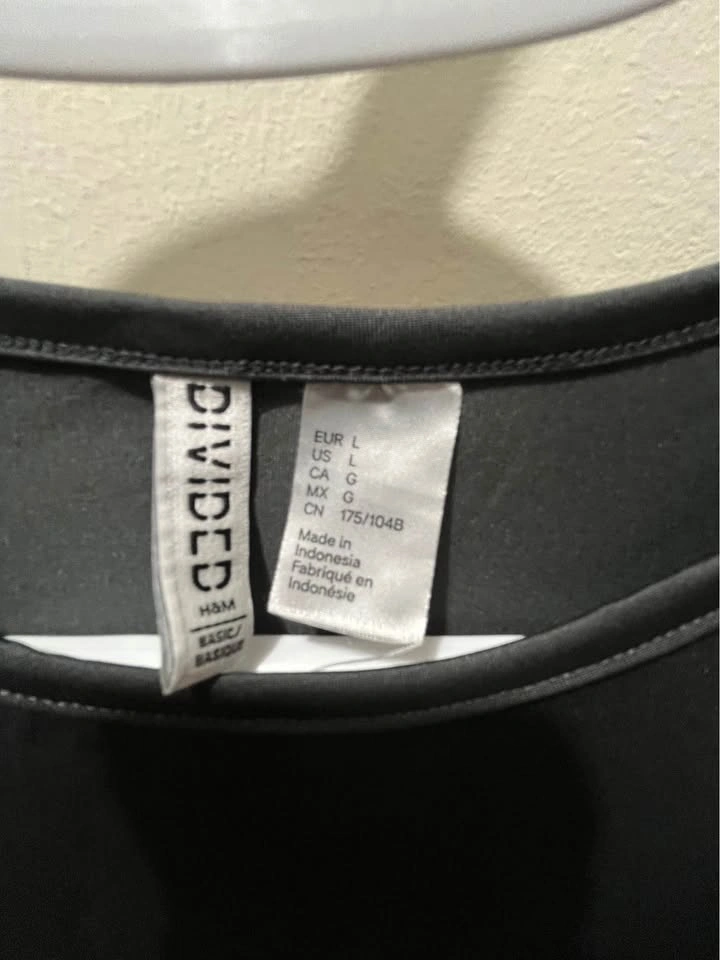 H&M Divided Short Sleeve Crop Top Size Large - photo 2