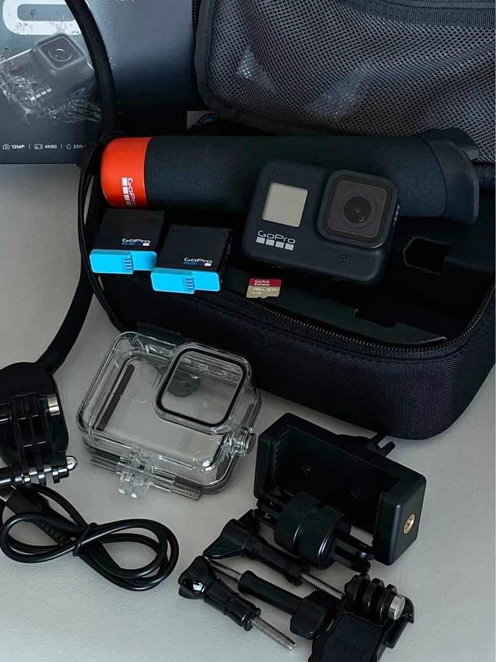 GoPro Hero 8 - Two batteries, optional 256GB MicroSD card