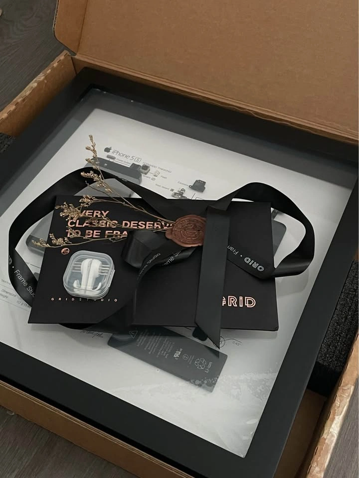 Deconstructed iPhone Framed Artwork - Gift - photo 4