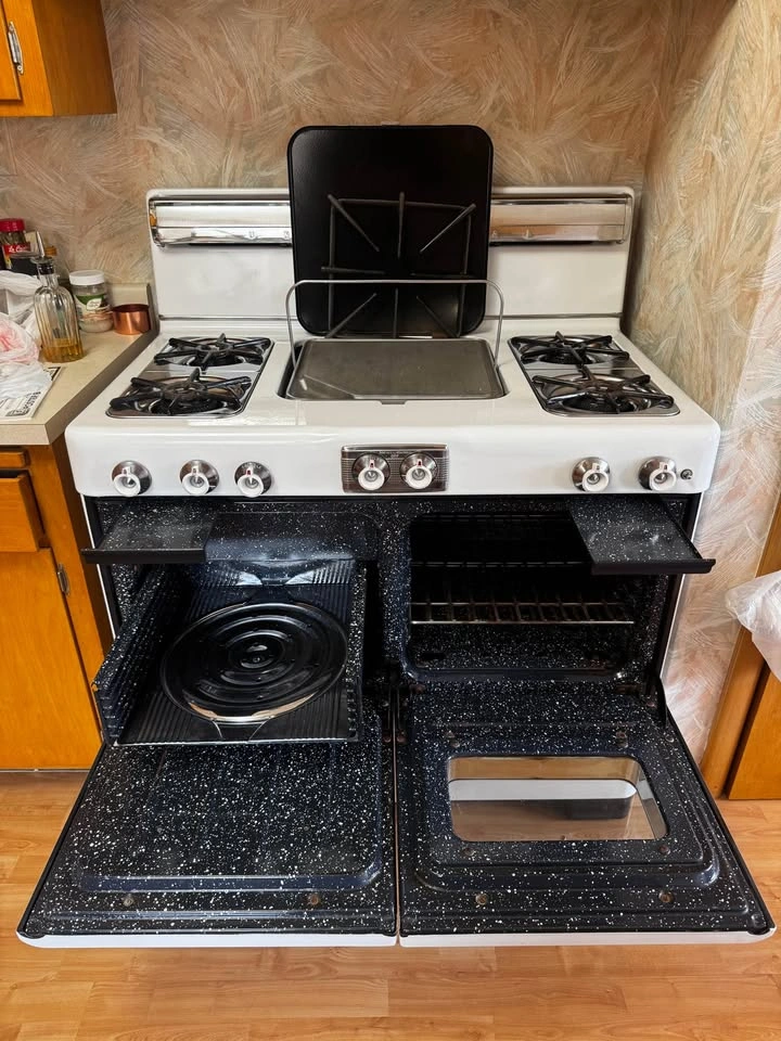 ANTIQUE GAS STOVE - UNIVERSAL 1950S - GREAT CONDITION - photo 2