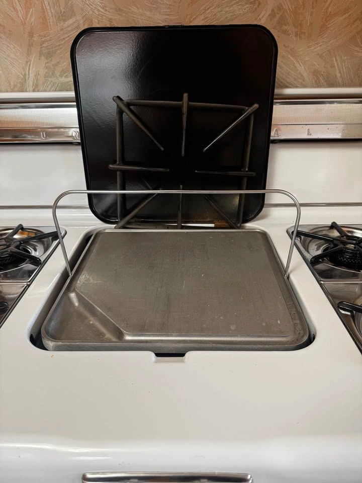 ANTIQUE GAS STOVE - UNIVERSAL 1950S - GREAT CONDITION - photo 4
