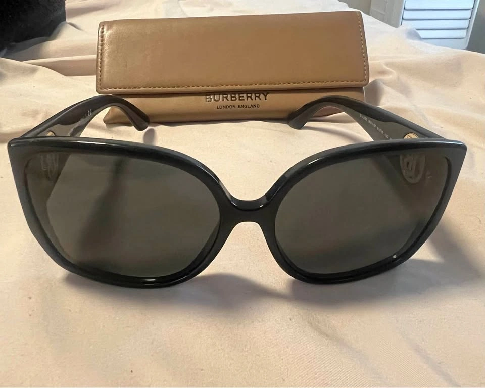 Burberry BE4290 3001/87 Sunglasses – Authentic