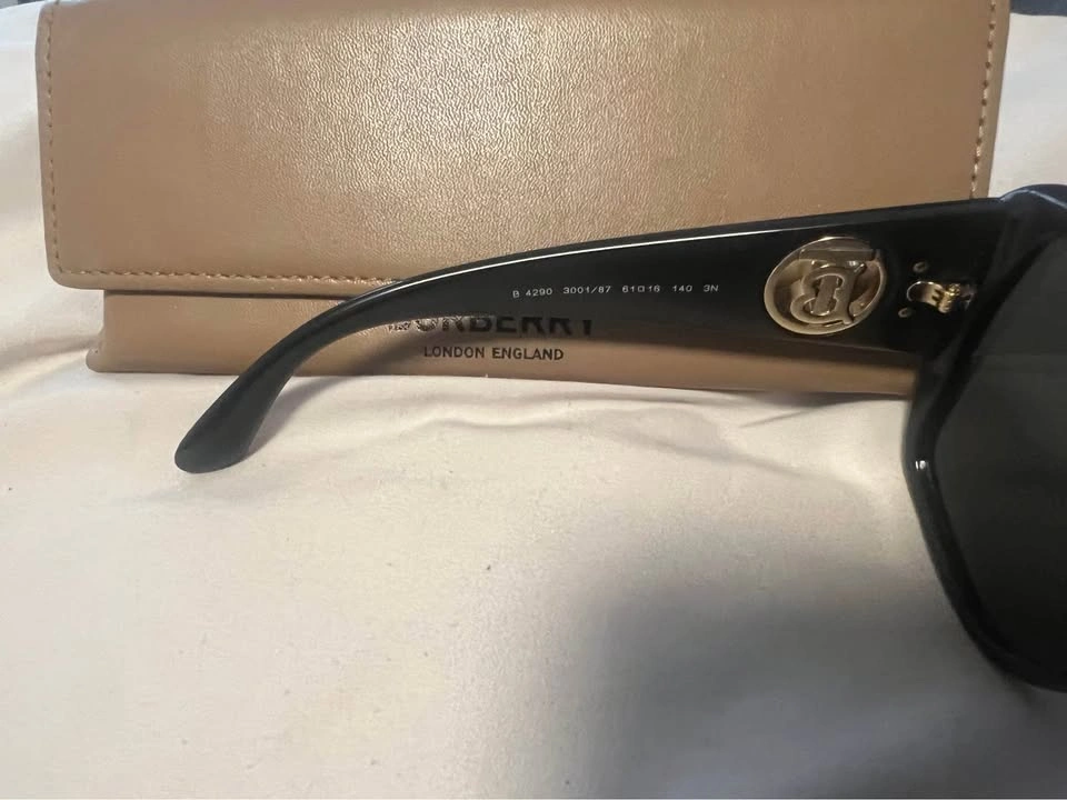 Burberry BE4290 3001/87 Sunglasses – Authentic - photo 3