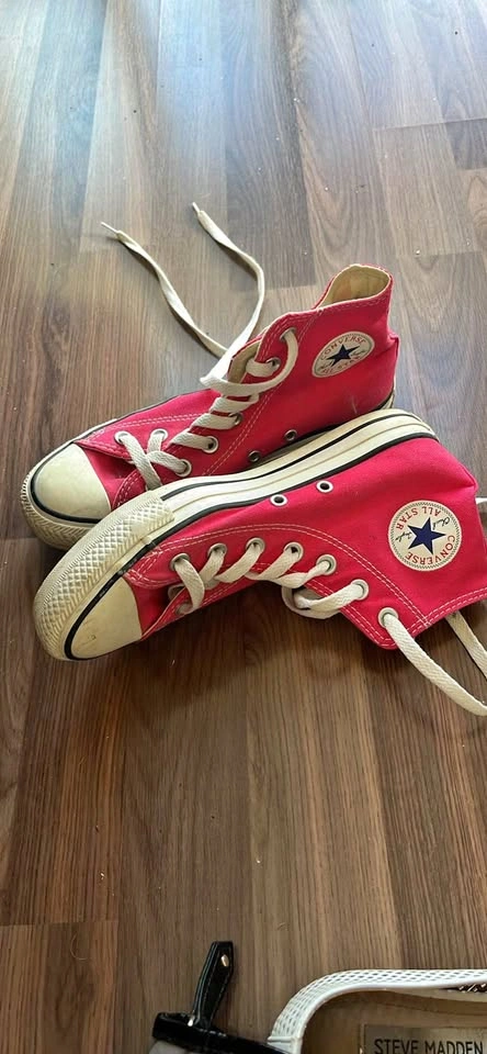 Pink converse