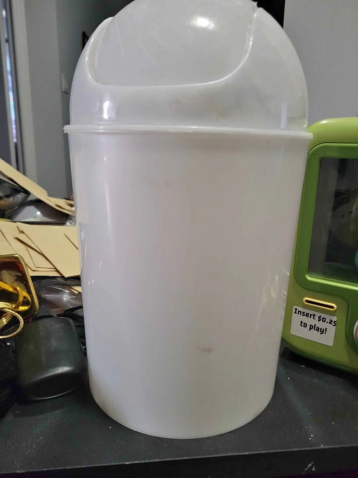 Small trash bin