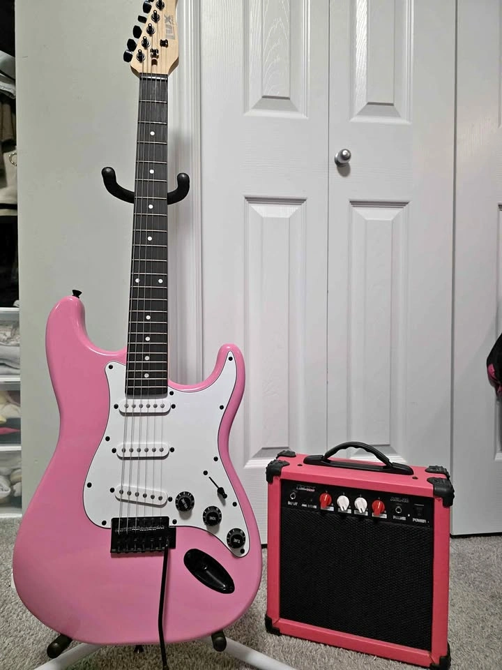 LyxPro Electric Guitar Kit with Amp and Accessories
