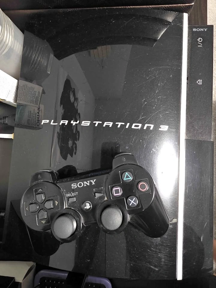 Sony PlayStation 3 Console with Controller