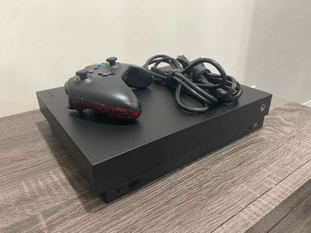 Xbox one x 1TB console + controller - photo 2