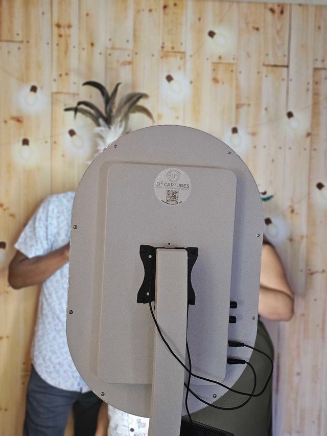 Modern Digital Photo Booth Rental – Ottawa / Gatineau