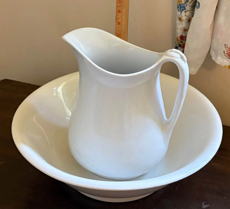 Vintage John Maddock & Sons Pitcher and Basin Set - photo 5