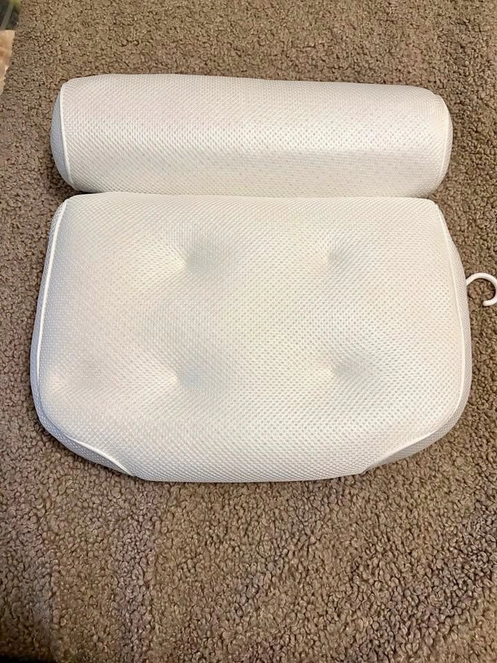 White Mesh Bath Pillow
