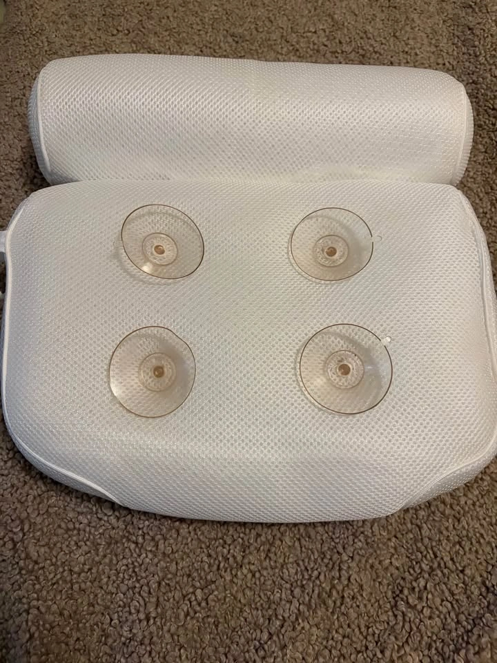 White Mesh Bath Pillow - photo 2