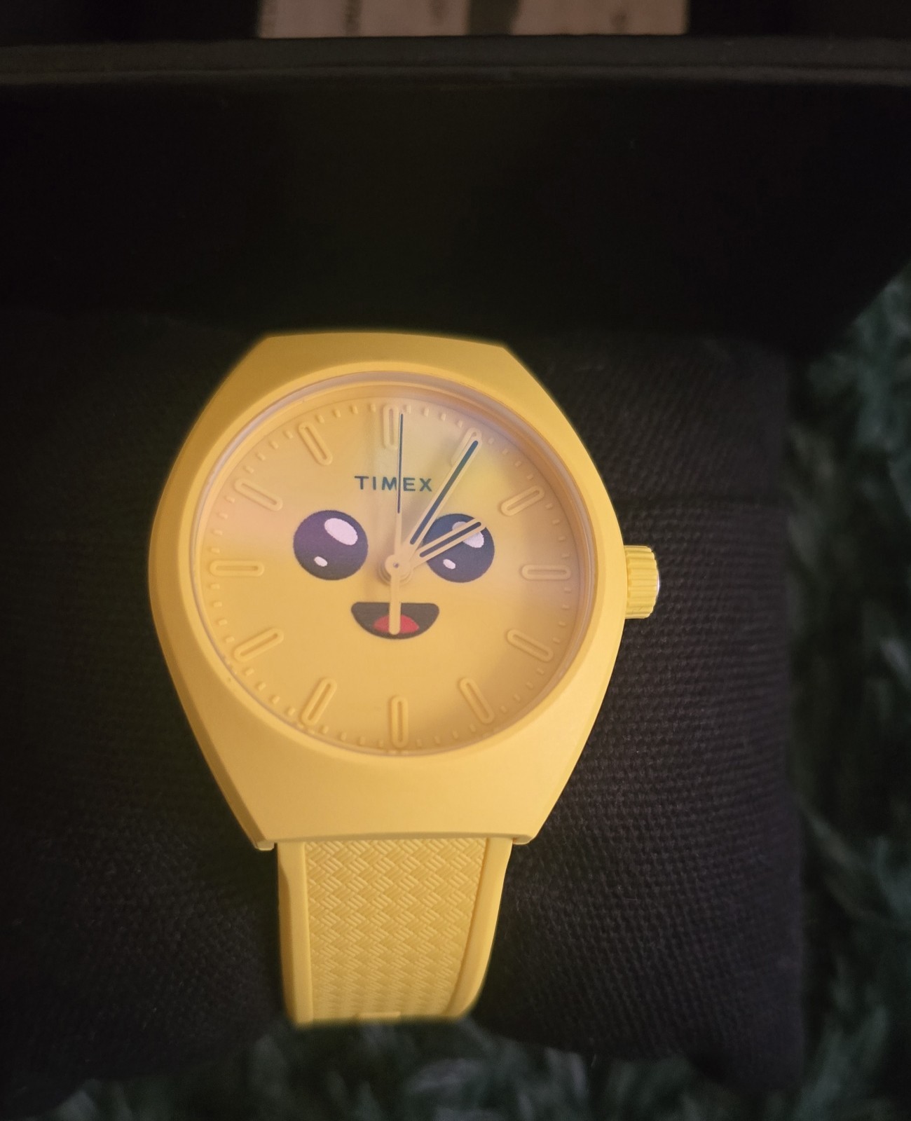 TIMEX X FORTNITE 40mm QUARTZ YELLOW AND PINK Used 1 Time - photo 4