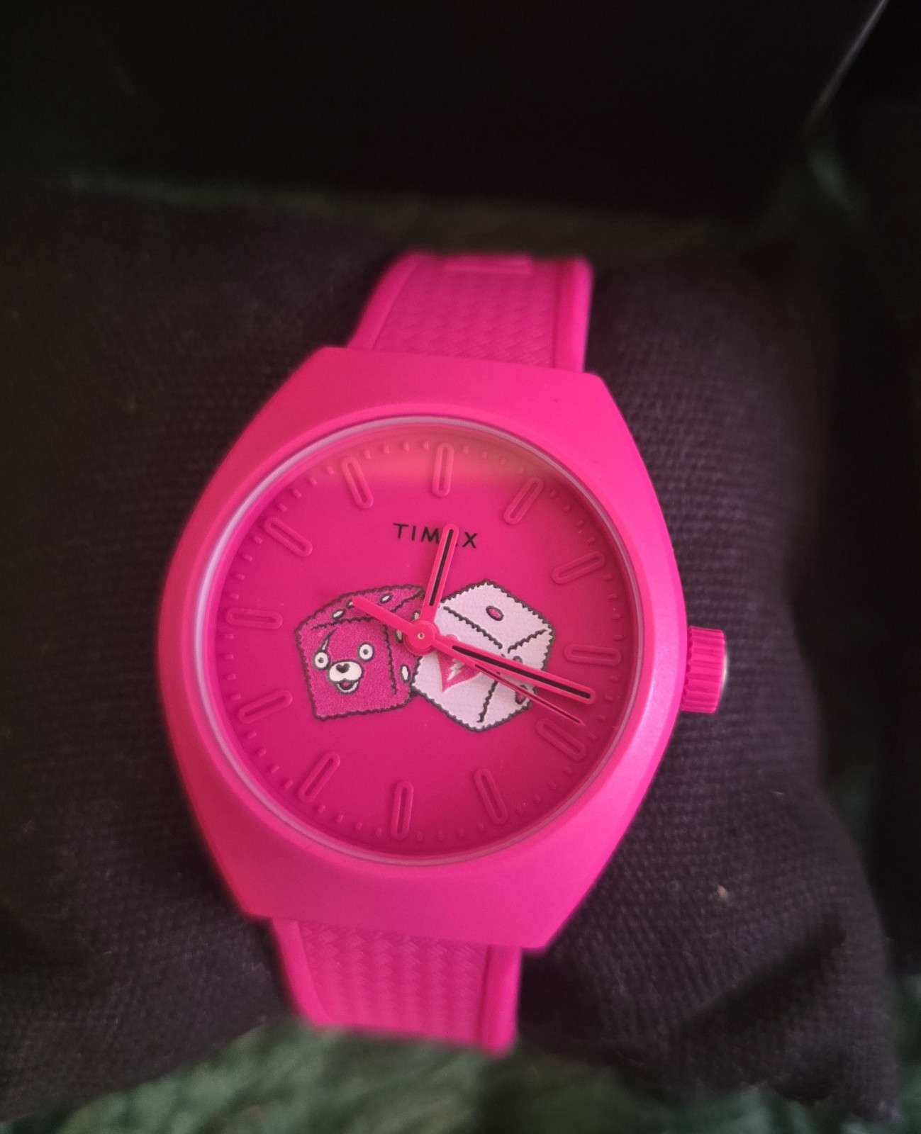 TIMEX X FORTNITE 40mm QUARTZ YELLOW AND PINK Used 1 Time - photo 5