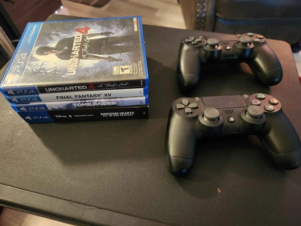 PS4 Slim 1TB Bundle – Perfect Condition (2 Controllers + 4 Games - photo 5