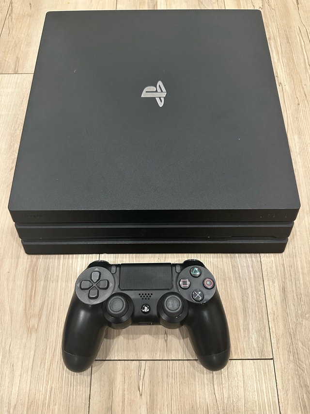 PS4 Pro 1TB with 2 games - photo 3