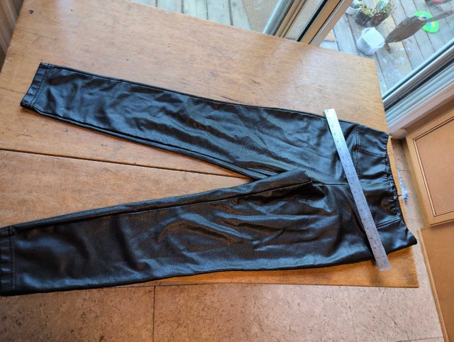Laundry By Shelli Segal Faux Leather Leggings medium