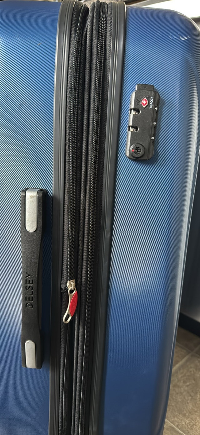 Delsey Paris Helium Aero 24” Hardshell Spinner Luggage – Navy - photo 3