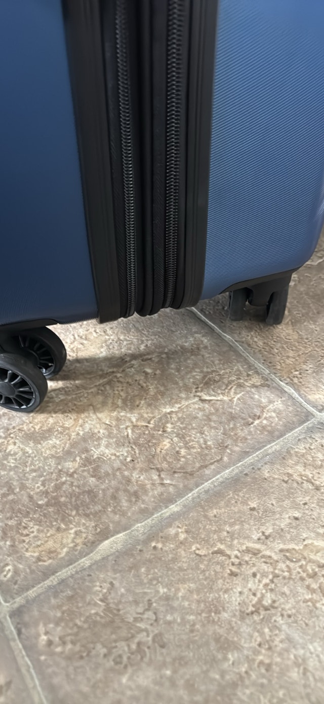Delsey Paris Helium Aero 24” Hardshell Spinner Luggage – Navy - photo 5
