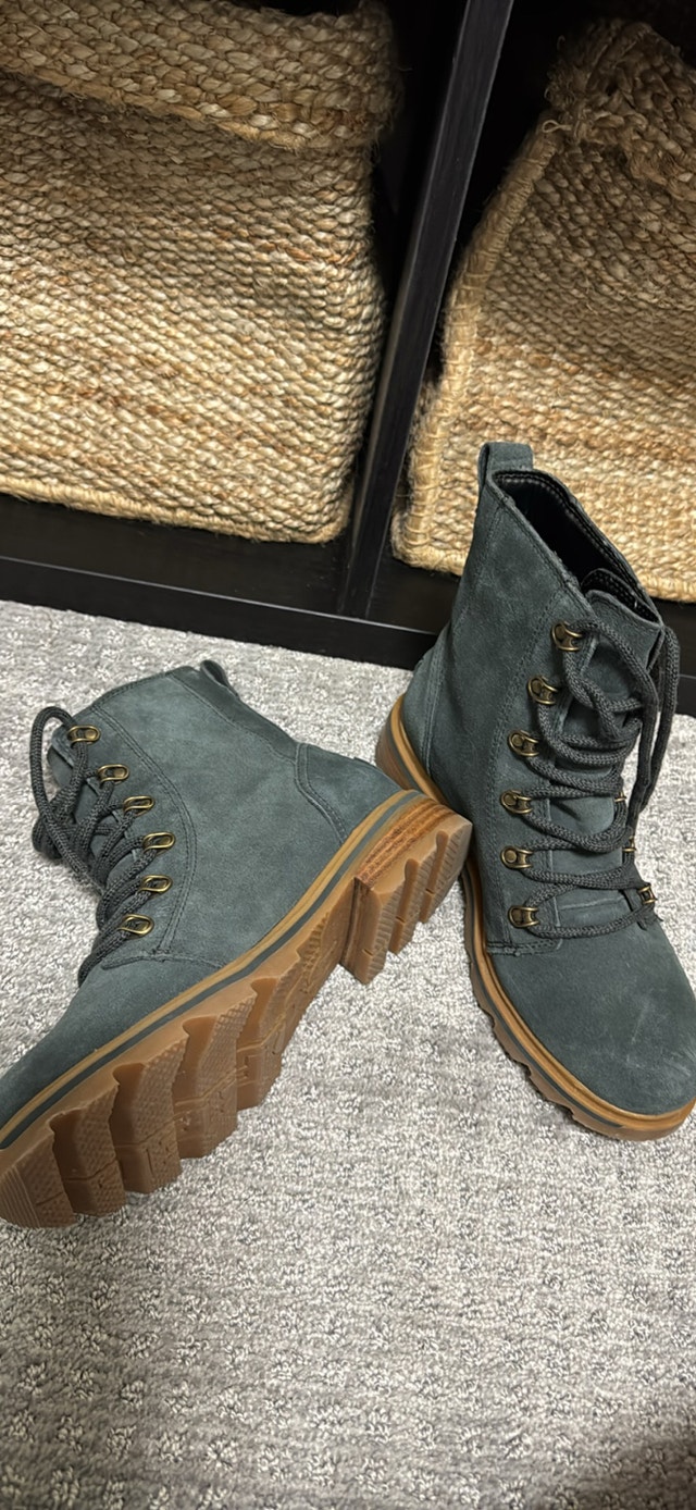 SOREL Women’s Lennox Lace Waterproof Boots - Dark Moss - Size 9