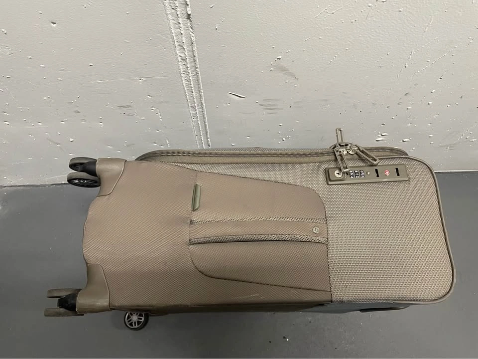 Samsonite B-Lite carry-on suitcase - photo 5