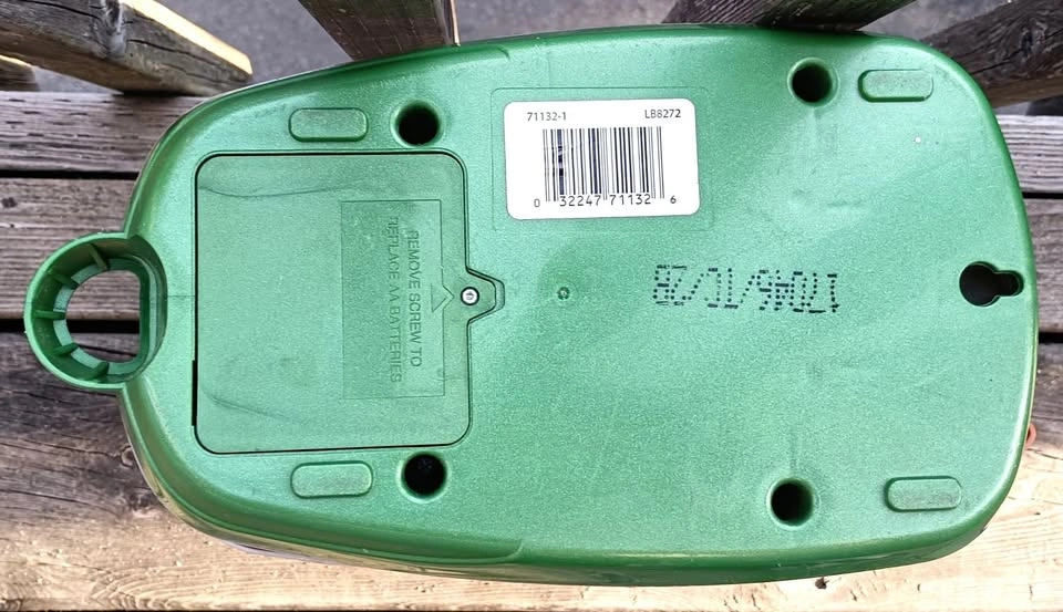 Scott's Wizz Year-Round Handheld Battery-Powered Spreader - photo 3