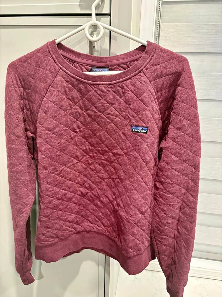 Women’s size large Patagonia quilted crewneck