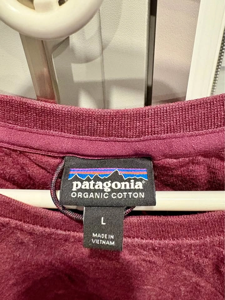 Women’s size large Patagonia quilted crewneck - photo 2
