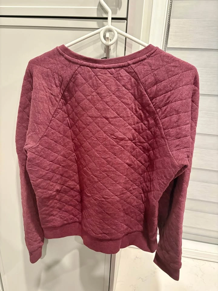 Women’s size large Patagonia quilted crewneck - photo 3
