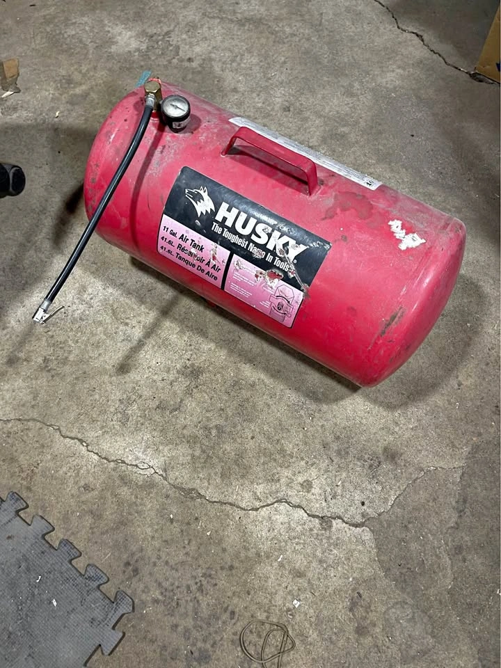 Husky Portable Air Tank. 11 Gallon
