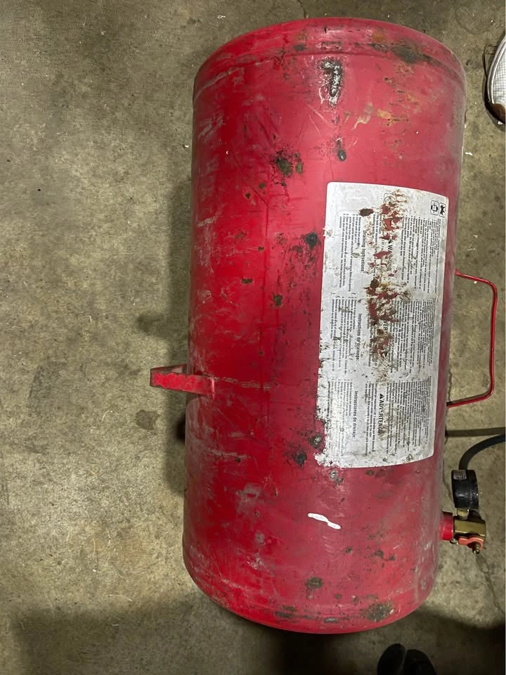 Husky Portable Air Tank. 11 Gallon - photo 5