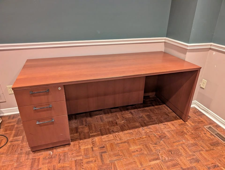 Free delivery - Executive Office Desk with Drawers