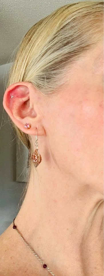 Sweet 1970’s Vintage Natural Sea Shell Earrings On Sterling Silv