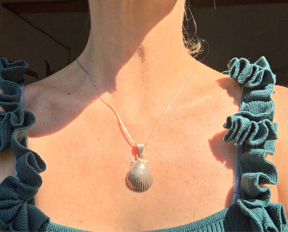 Gorgeous Large Vintage Sterling Silver Sea Shell Pendant