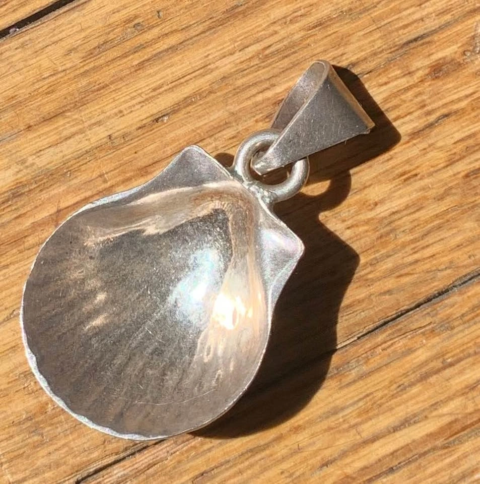 Gorgeous Large Vintage Sterling Silver Sea Shell Pendant - photo 5