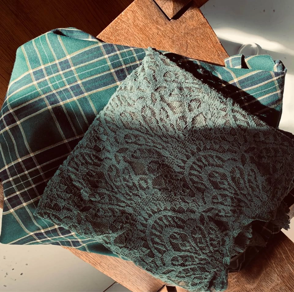 Set! Vintage Tartan Blackwatch Plaid Belted Skirt and Green Lace - photo 4