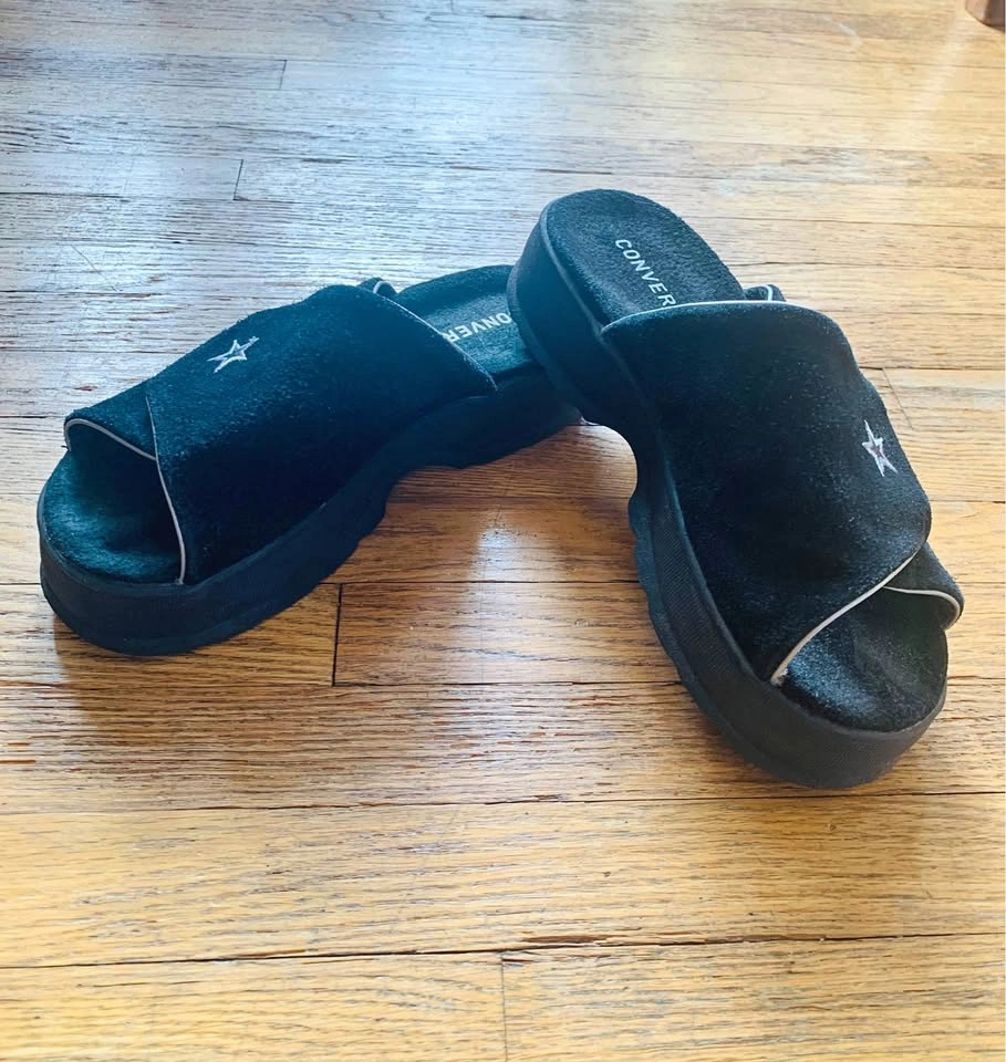 Awesome SUEDE CONVERSE Slide ons, Easy Velcro flap. Sz 7