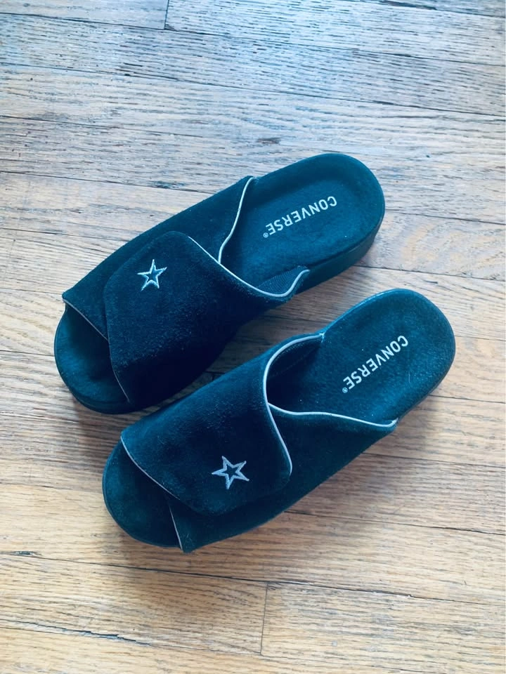 Awesome SUEDE CONVERSE Slide ons, Easy Velcro flap. Sz 7 - photo 2