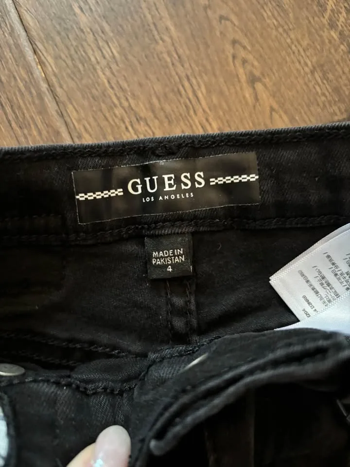 Brand new girls GUESS denim jeans SIZE 4 toddler image indicator(3)