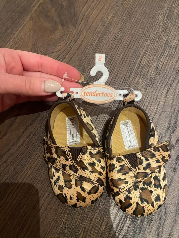 Brand new baby girl leopard shoes size 2 image indicator(2)