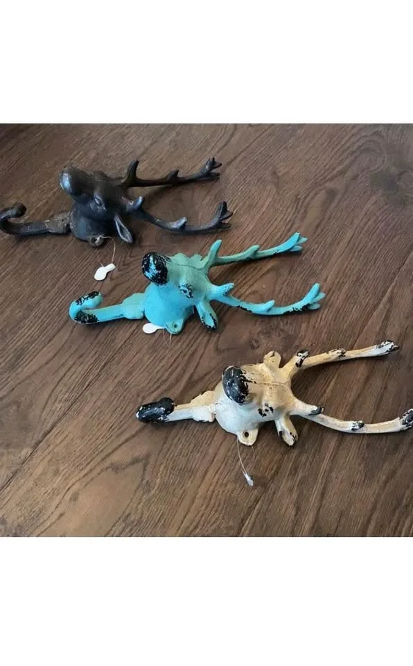 Metal antique looking deer hanging hooks (set) image indicator(2)